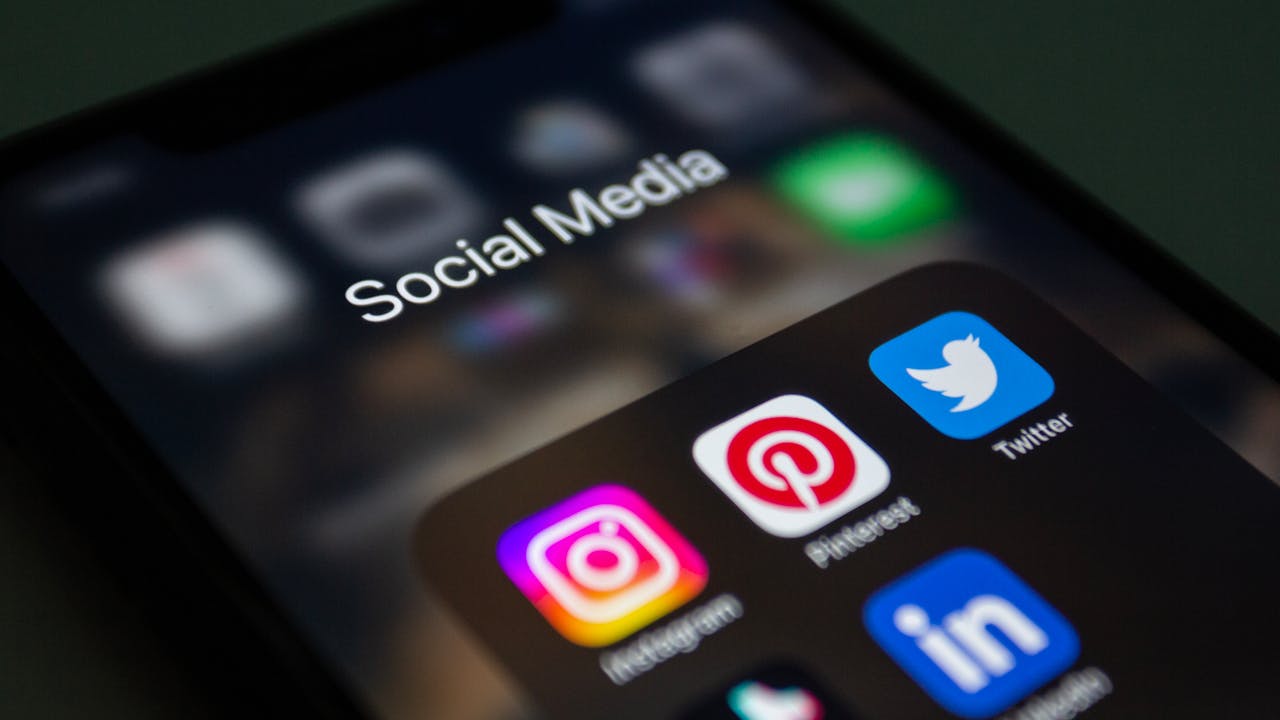 about-02 A smartphone screen displaying popular social media applications like Instagram and Twitter.